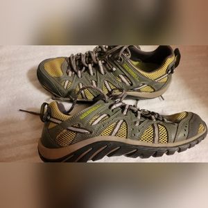 Merrell Mesh Hiking Shoes 7.5 Breathable Lightweight and durable.